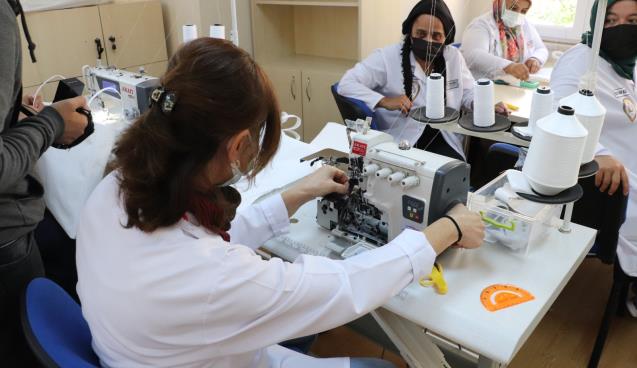 Şehit yakınları üretiyor.