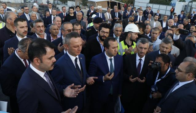  Çevre ve Şehircilik Bakanı Camii inşaatını inceledi