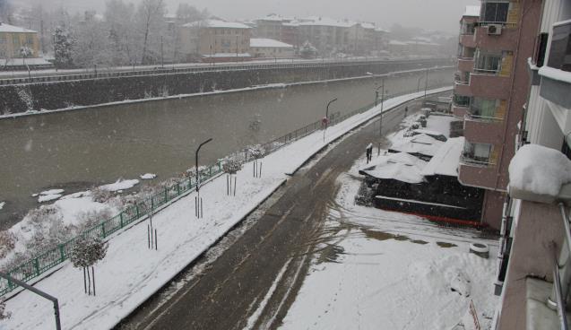 Devrek beyaza büründü