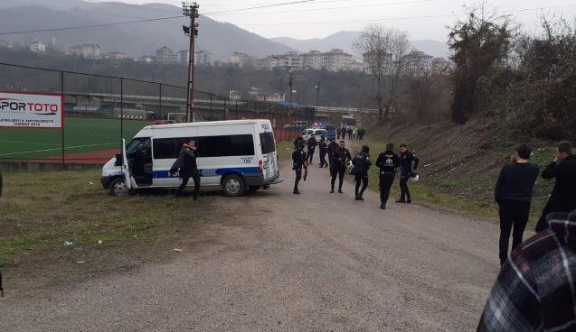 Amatör lig maçında taraftarlar birbirine girdi: 1 yaralı