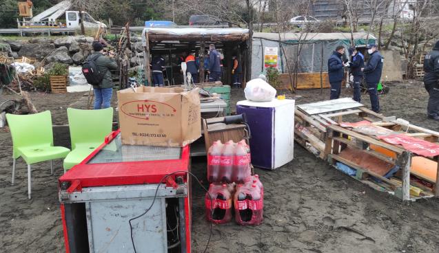 Dinamit bile vardı.