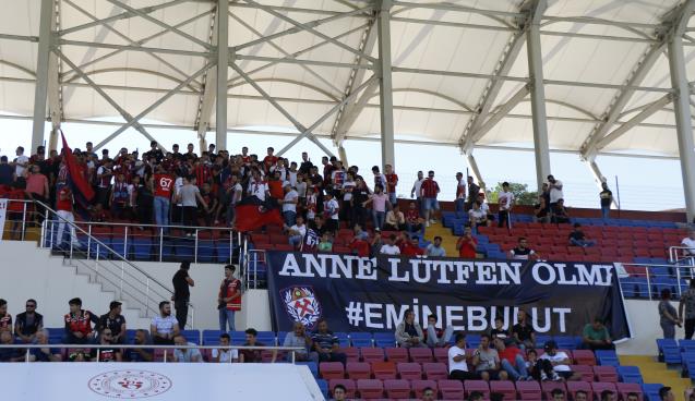  'Anne Lütfen Ölme''pankartı açtılar.